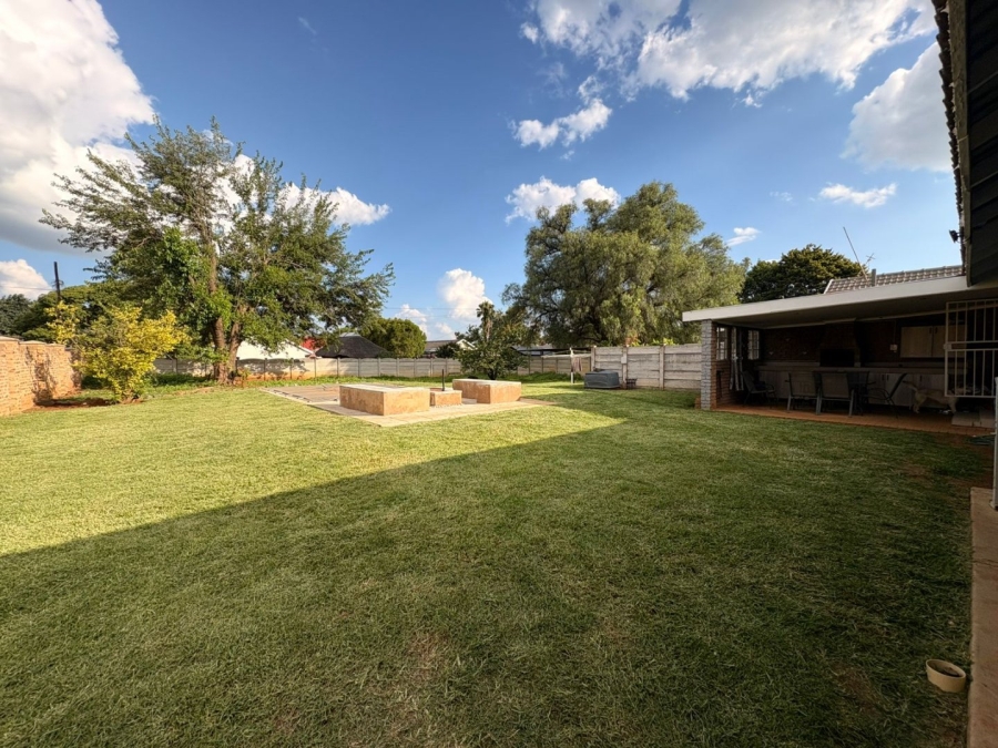 To Let 3 Bedroom Property for Rent in Flimieda North West